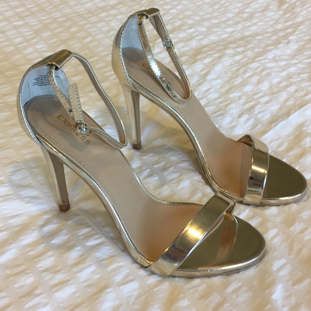 ⭐️NWOT Gold Stilettos 7M⭐️